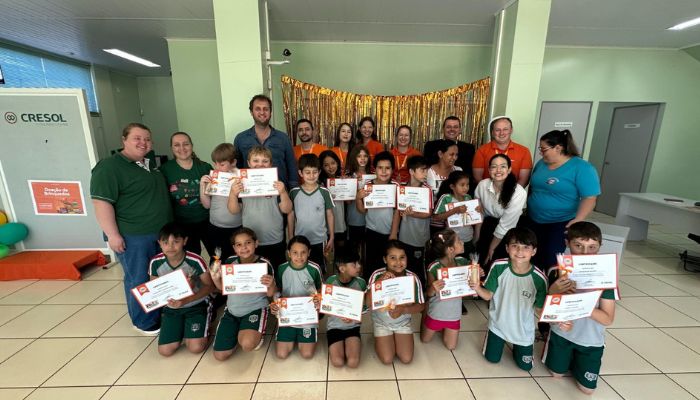 Formatura do Programa Turma da Mesadinha incentiva educação financeira no distrito de Porto Mendes
